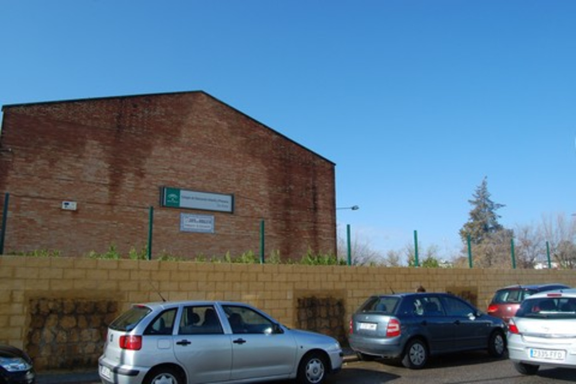 RECRECIDO DEL MURO PERIMETRAL DEL CEIP SAN MATEO PARA AUMENTAR LA SEGURIDAD