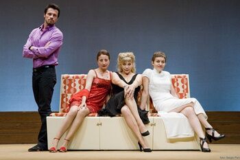 ALCALÁ OFRECE TRES, UNA EXITOSA COMEDIA TEATRAL