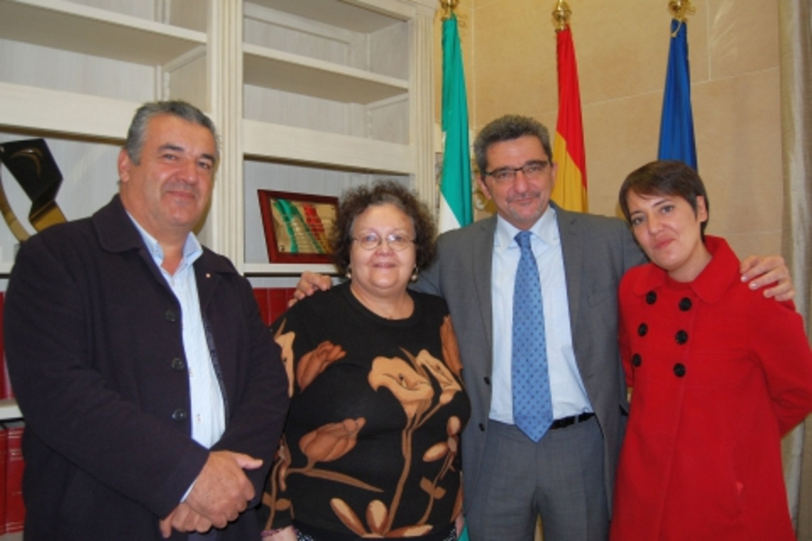 EL ALCALDE RECIBE A LA PRESIDENTA DE CRUZ ROJA Y LE SOLICITA SU AYUDA PARA ATENDER A FAMILIAS CON PROBLEMAS SOCIOECONÓMICOS