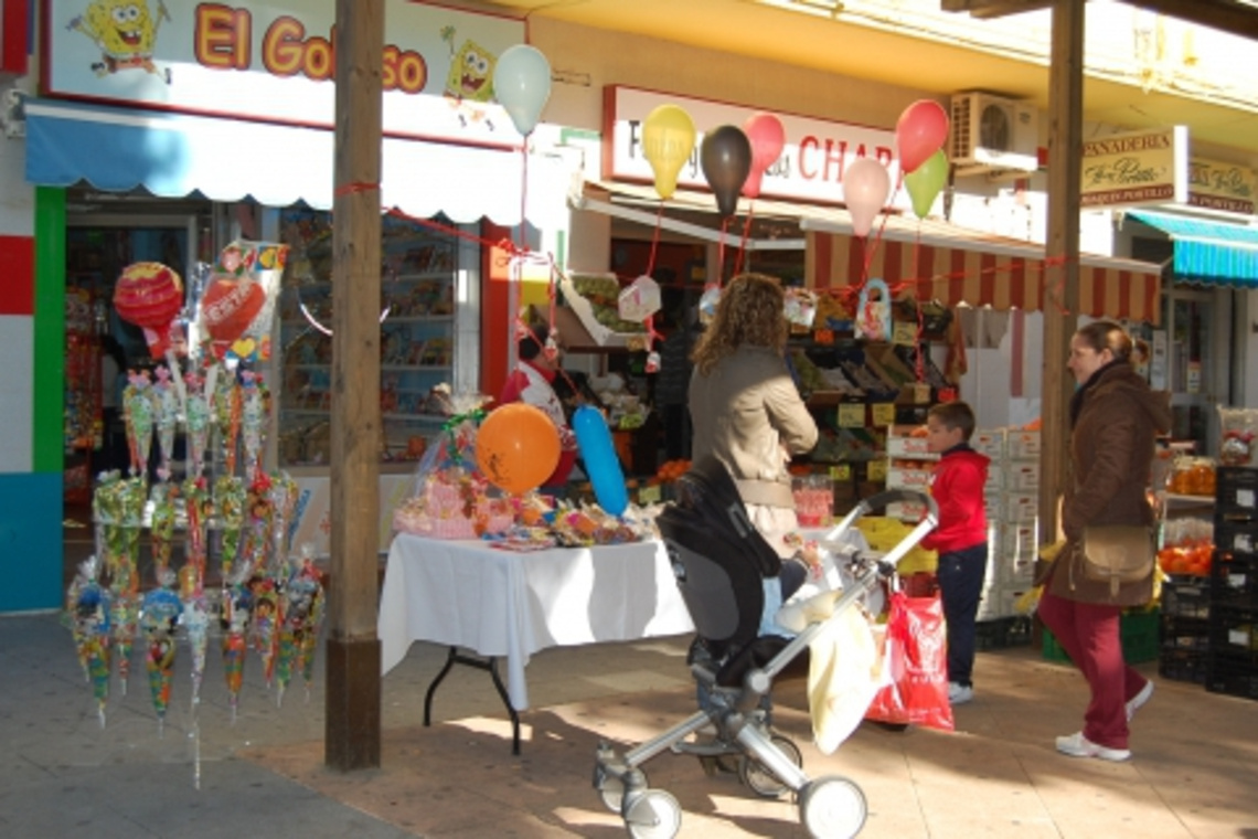 COMERCIANTES DE LA ZONA NORTE ORGANIZAN UNA TÓMBOLA CON SUS PRODUCTOS A BENEFICIO DE CÁRITAS ALCALÁ