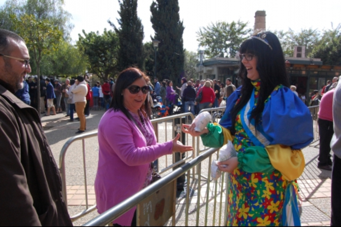 GRAN AMBIENTE EN LA FIESTA DEL HORNAZO CELEBRADA EN EL PARQUE CENTRO