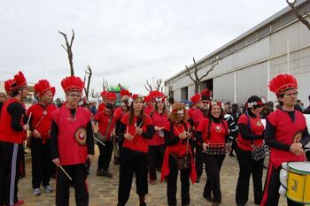 ALCALÁ CIERRA SU CARNAVAL ESTRENANDO SU NUEVO RECORRIDO EN EL DESFILE