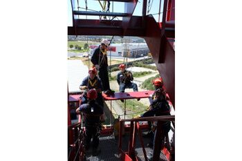 ENTREGA DE EQUIPOS COMPLETOS PERSONALIZADOS DE RESCATE EN ASCENSO Y DESCENSO PARA LOS BOMBEROS