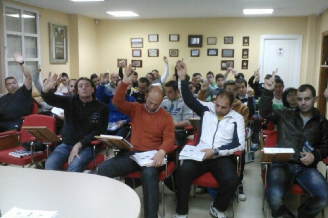 EL AYUNTAMIENTO ORGANIZA UN CURSO PARA MONITORES-ENTRENADORES DE FÚTBOL BASE