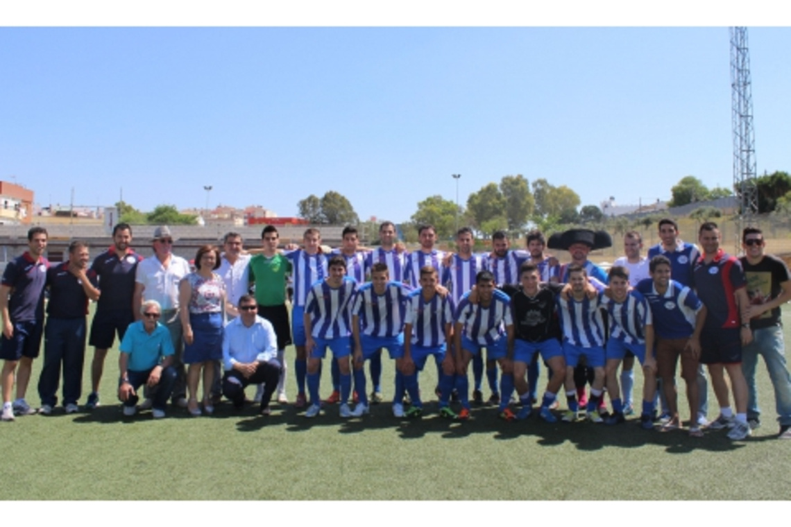 ÁNIMO Y APOYO DEL ALCALDE A LOS JUGADORES DEL ESTRELLA QUE HAN TRIUNFADO HOY EN UN PARTIDO CRUCIAL PARA EL ASCENSO