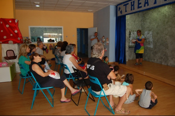 LA DELEGADA DE COMERCIO VISITA EL CENTRO DE ACTIVIDADES CREATIVAS ARTE 4