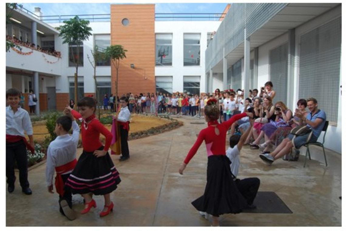 VIDEO FITNESS INFANTIL Y JARDINERÍA PARA PROMOCIONAR LA VIDA SANA Y EL MEDIO AMBIENTE EN CENTROS EDUCATIVOS DE ESPAÑA, REINO UNIDO Y ALEMANIA