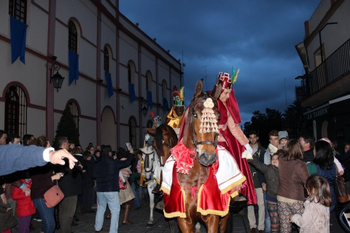LOS HERALDOS REALES HAN SIDO RECIBIDOS ESTA TARDE POR UNA MULTITUD DE NIÑOS
