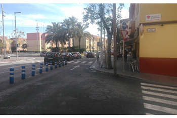 EL AYUNTAMIENTO REALIZA UNA CAMPAÑA DE PINTADO DE PASOS DE PEATONES Y PLAZAS ESPECIALES DE APARCAMIENTOS