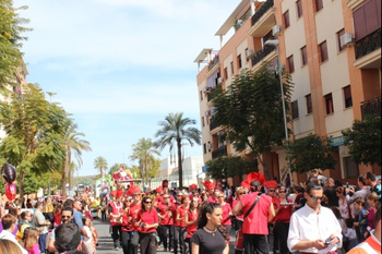 ALCALÁ CIERRA SU CARNAVAL ESTRENANDO NUEVO  RECORRIDO EN EL DESFILE