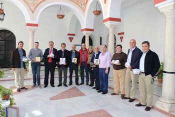 EL ALCALDE APOYA A LA ASOCIACIÓN DE PRODUCTORES  DE 