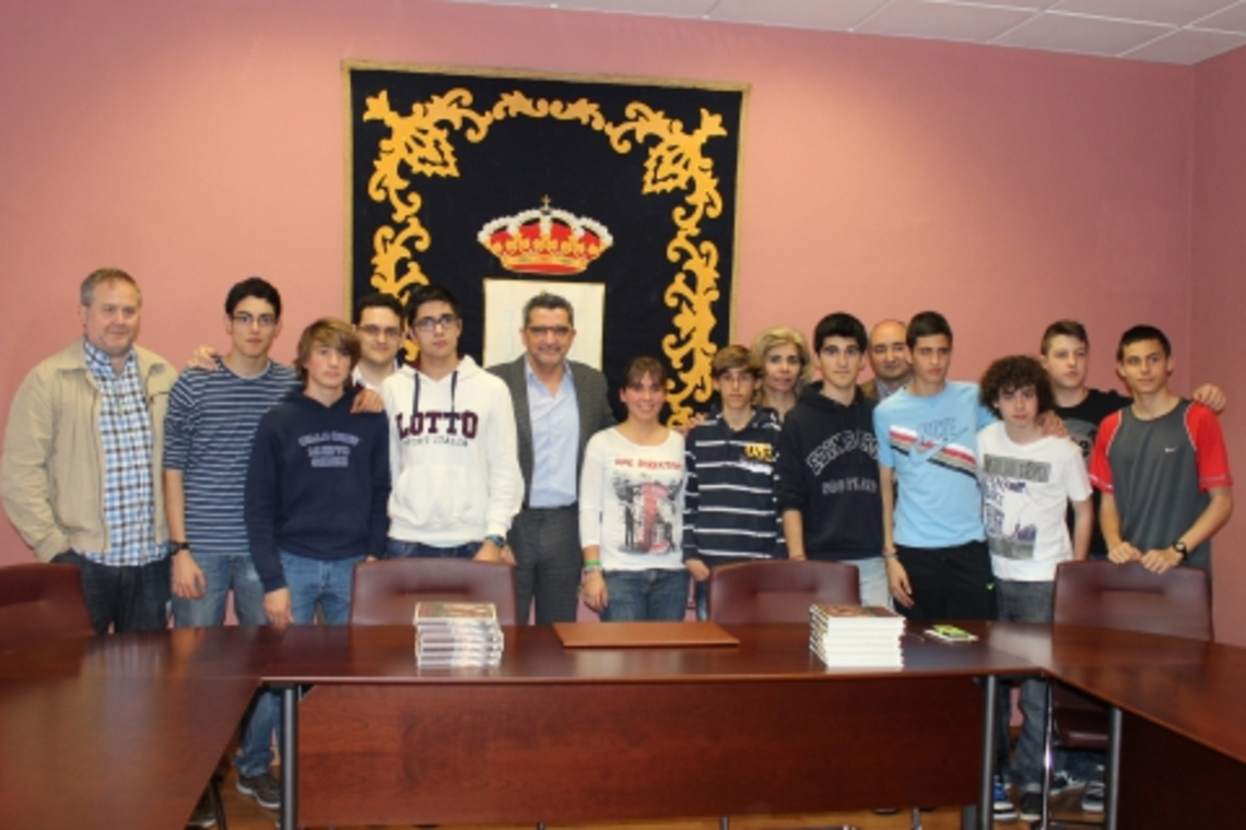 GUTIÉRREZ LIMONES FELICITA A LOS ALUMNOS DEL IES ALBERO PARTICIPANTES EN LA FIRST LEGO LEAGUE