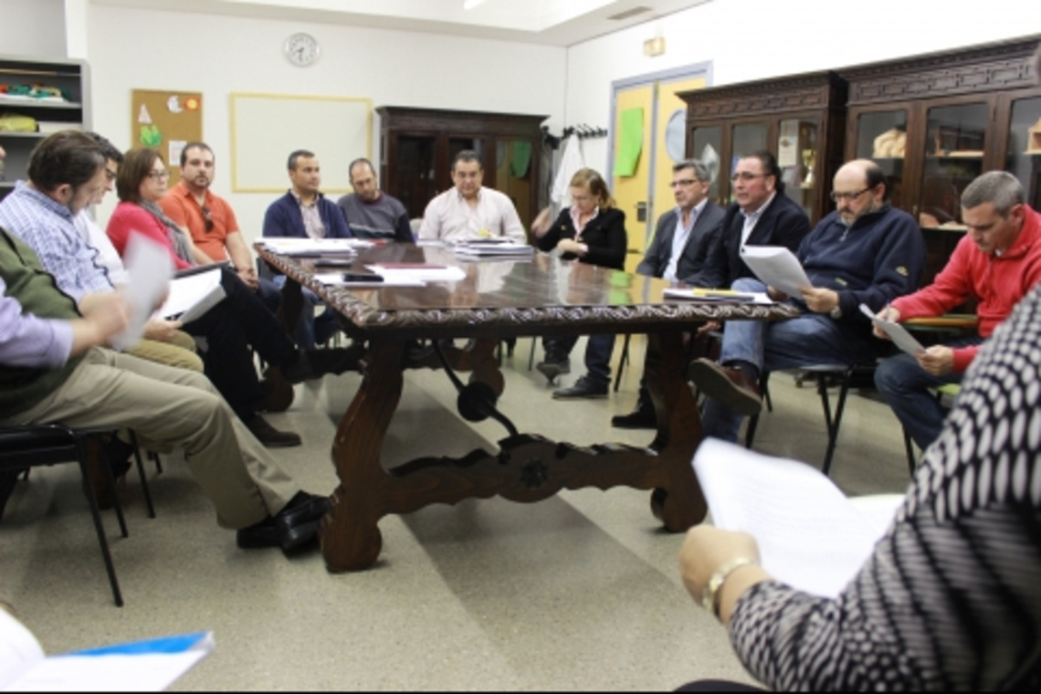 EL PRIMER EDIL ASISTE A LA REUNIÓN DEL PLAN VARAL 2014