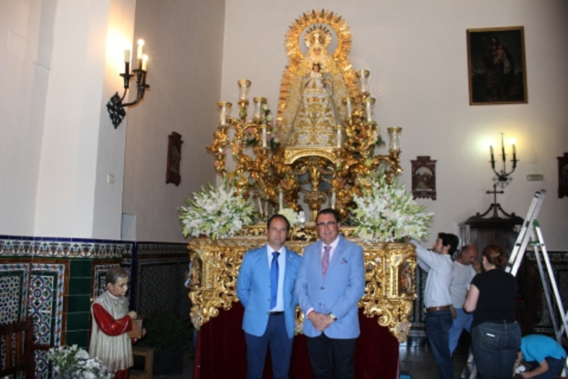 OFRENDA FLORAL AL DULCE NOMBRE, QUE HOY PROCESIONA POR LAS CALLES DE ALCALÁ