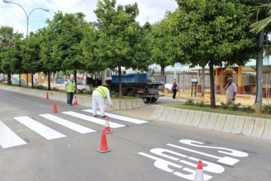 EL AYUNTAMIENTO RENUEVA LA SEÑALIZACIÓN VERTICAL Y HORIZONTAL EN EL ENTORNO DE LA FERIA