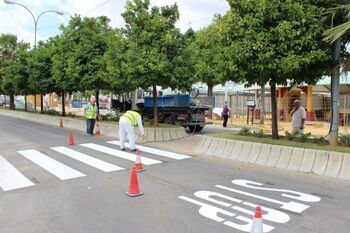 EL AYUNTAMIENTO RENUEVA LA SEÑALIZACIÓN VERTICAL Y HORIZONTAL EN EL ENTORNO DE LA FERIA