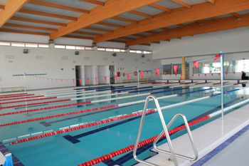 LA PISCINA DEL CENTRO DEPORTIVO DISTRITO SUR ABRE AL NADO LIBRE CON LA VENTA DE BONOS