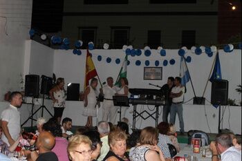 LA ASOCIACIÓN DE VECINOS DE SAN ROQUE CELEBRA UNA FIESTA CON MOTIVO DE LA NOCHE DE SAN JUAN