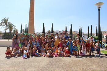 AGUA, JUEGOS Y DIVERSIÓN PARA ALUMNOS Y MONITORES DE LA UNIVERSIDAD POPULAR DE VERANO