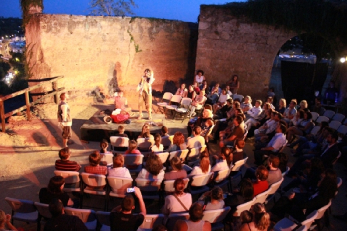 'HISTORIA VIVA' ECHÓ EL TELÓN EN EL CASTILLO DE ALCALÁ CON EL APLAUSO DE CASI 2.000 ESPECTADORES