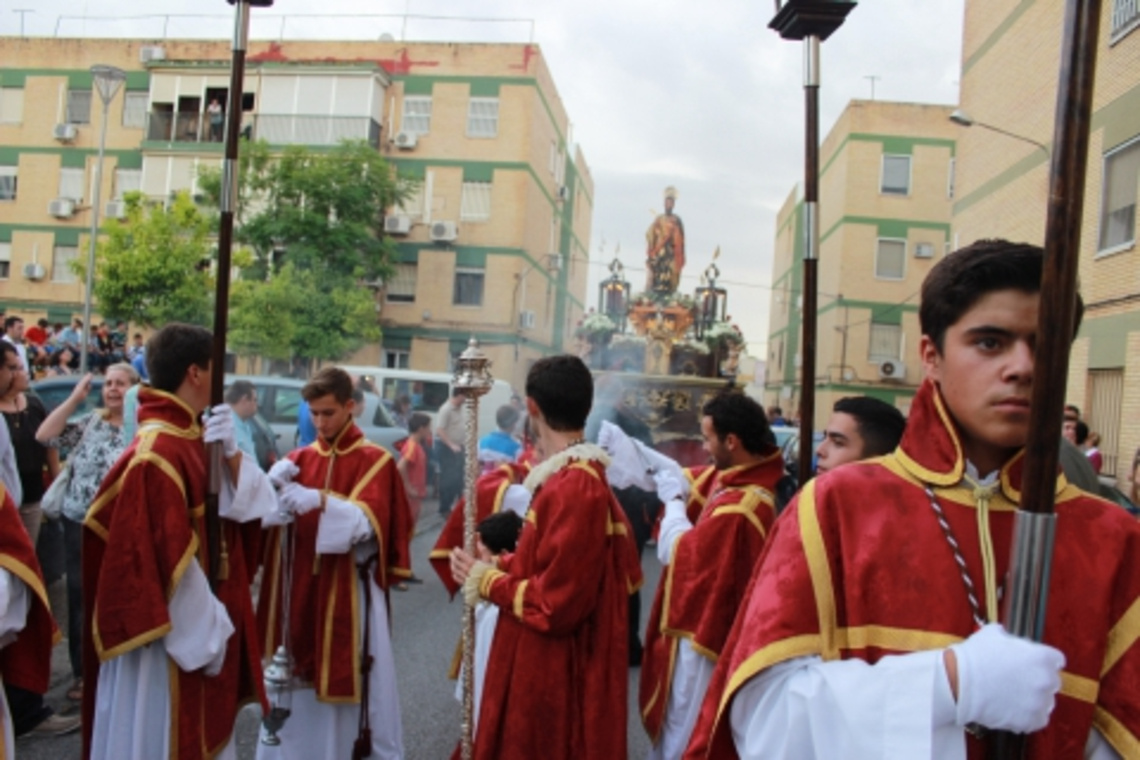 EL MAL TIEMPO REDUJO A UNA HORA LA SALIDA PROCESIONAL DE SAN MATEO PATRÓN DE ALCALÁ