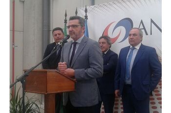 GUTIÉRREZ LIMONES ANIMA A LOS EMPRESARIOS A UNIRSE PARA AFIANZAR LA INDUSTRIA ALCALAREÑA