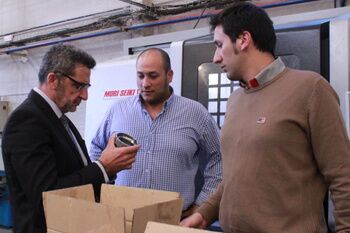 GUTIÉRREZ LIMONES VISITA LA FIRMA ALCALAREÑA NOMASA Y MUESTRA SU APOYO A SUS PROYECTOS DE AMPLIACIÓN
