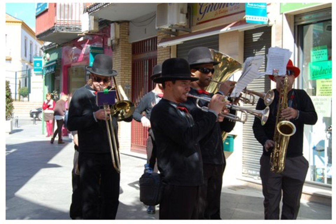 COMIENZA ALCALÁ JAZZ CON UNA EXHIBICIÓN-PASACALLES POR EL CENTRO