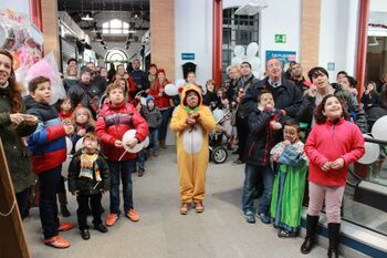 EL MERCADO DE ABASTOS ADELANTA LAS CAMPANADAS  DE FIN DE AÑO CON UNA FIESTA INFANTIL