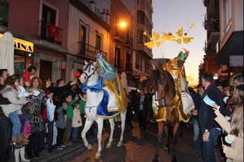 LOS HERALDOS REALES HAN SIDO RECIBIDOS ESTA TARDE POR UNA MULTITUD DE NIÑOS