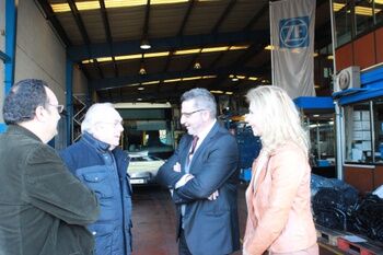 EL ALCALDE VISITA LA EMPRESA ALCALAREÑA TRANSMISEVILLA, LÍDER NACIONAL EN REPARACIÓN DE CAJAS DE CAMBIOS A VEHÍCULOS