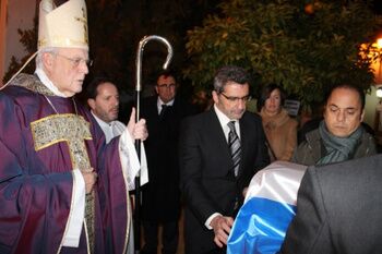 EL ALCALDE Y EL CARDENAL ARZOBISPO EMÉRITO DE SEVILLA, EN EL TRASLADO DE LOS RESTOS DE JOSÉ LUIS PORTILLO A SAN AGUSTÍN