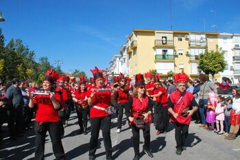 ALCALÁ CIERRA SU CARNAVAL CON UN DESFILE DE ÉXITO EN SU NUEVO Y MÁS AMPLIO RECORRIDO