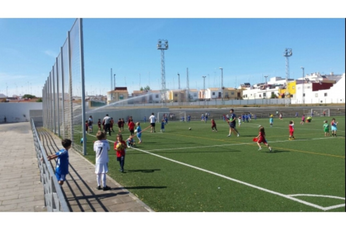 MÁS DE 1.200 MENORES MEJORAN SU RENDIMIENTO DEPORTIVO EN LAS REMODELADAS INSTALACIONES MUNICIPALES DE CAMPOS DE FÚTBOL DE CÉSPED ARTIFICIAL