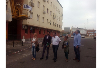 EL DELEGADO PROVINCIAL DE FOMENTO Y VIVIENDA COMPRUEBA LOS TRABAJOS DE REHABILITACIÓN REALIZADOS EN LA BARRIADA DE RABESA