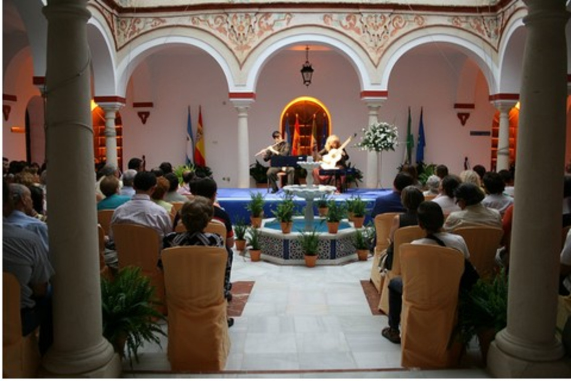 EL PATIO DEL AYUNTAMIENTO SE ABRE A LA MÚSICA CLÁSICA