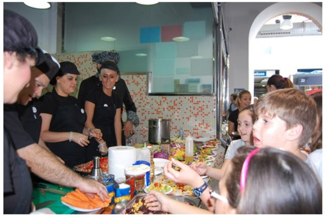 COCINA EN VIVO EN EL MERCADO DE ABASTOS