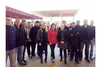 LA DIPUTADA PROVINCIAL TRINIDAD ARGOTA VISITA EL PARQUE DE BOMBEROS DE ALCALÁ