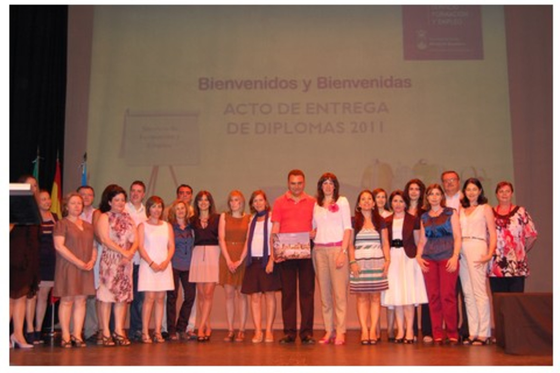 EL AYUNTAMIENTO  ENTREGA LOS DIPLOMAS ACREDITATIVOS A 207 ALCALAREÑOS FORMADOS POR EL SERVICIO DE FORMACIÓN Y EMPLEO