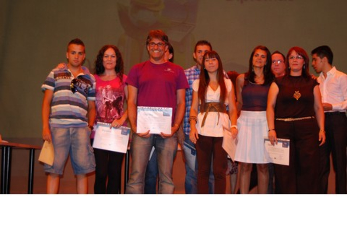 EL AYUNTAMIENTO ENTREGA LOS DIPLOMAS ACREDITATIVOS A 207 ALCALAREÑOS FORMADOS POR EL SERVICIO DE FORMACIÓN Y EMPLEO LOCAL EN 2009/2010