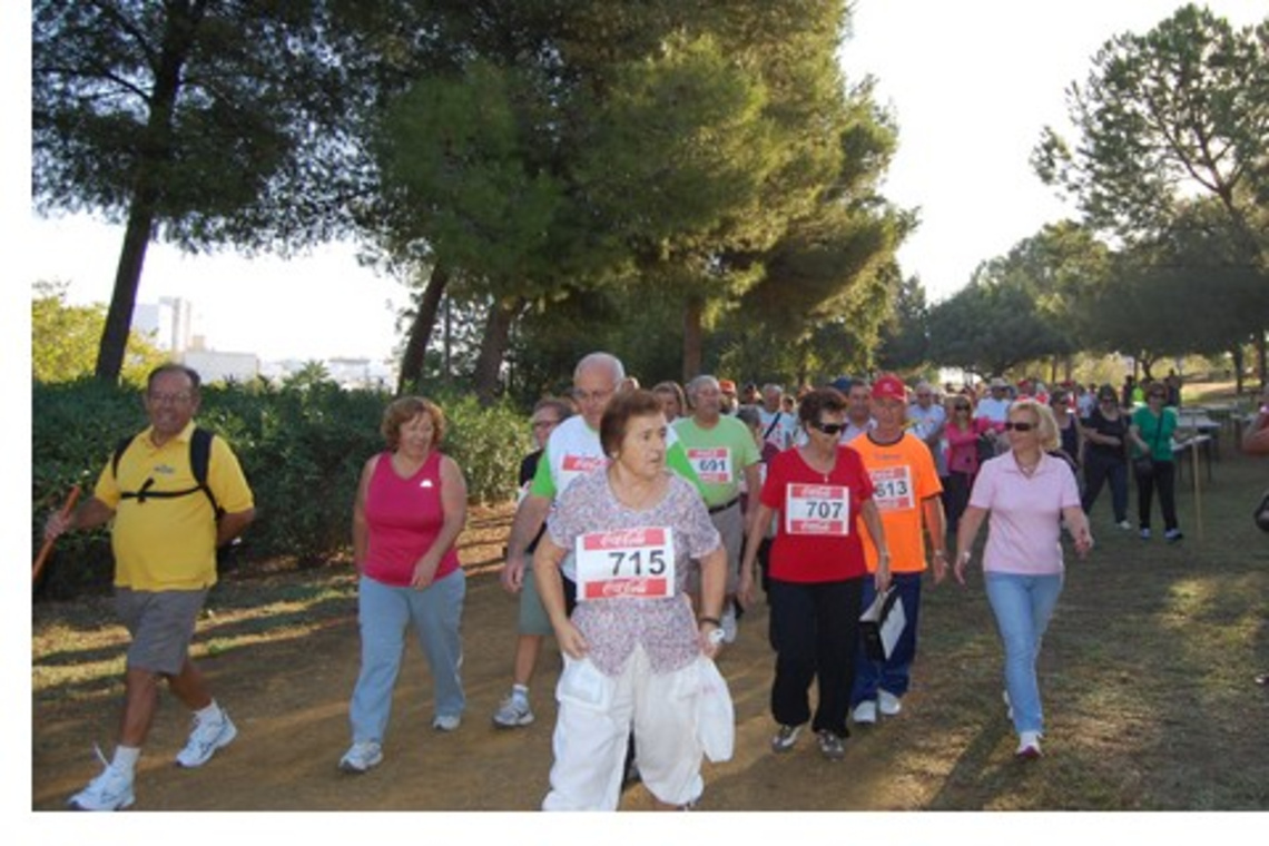 LOS MAYORES DE ALCALÁ PROTAGONIZAN UNA RUTA A PIE POR LAS RIBERAS DEL GUADAÍRA
