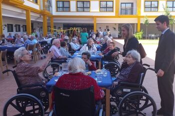 LA ALCALDESA APUESTA POR LA OPINIÓN Y PARTICIPACIÓN ACTIVA DE LOS MAYORES EN LAS POLÍTICAS DE PRESENTE Y DE FUTURO