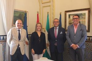 LA ALCALDESA APUESTA POR REFORZAR LOS LAZOS ENTRE EL AYUNTAMIENTO Y EL CONSEJO DE HERMANDADES Y COFRADÍAS