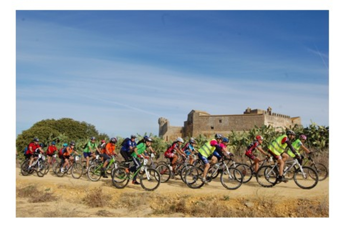 250 ALCALAREÑOS PARTICIPAN EN LA RUTA FAMILIAR EN BICICLETA RIBERAS DEL GUADAÍRA