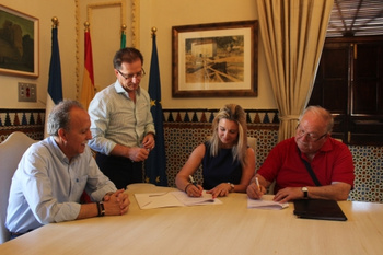 LA ALCALDESA FIRMA EL CONVENIO DE COLABORACIÓN CON LA FEDERACIÓN DE ASOCIACIONES DE VECINOS