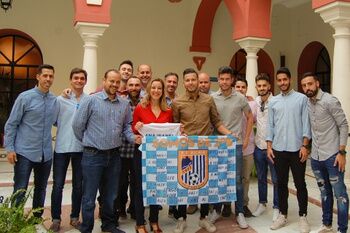 LA ALCALDESA RECIBE AL ALCALÁ FÚTBOL SALA TRAS SU RECIENTE ASCENSO A SEGUNDA B