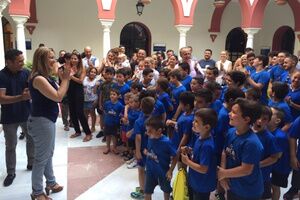 LA ALCALDESA FELICITA Y ANIMA A LOS CAMPEONES DEL CLUB DE LUCHA MILU Y EXALTA LOS VALORES DEL DEPORTE