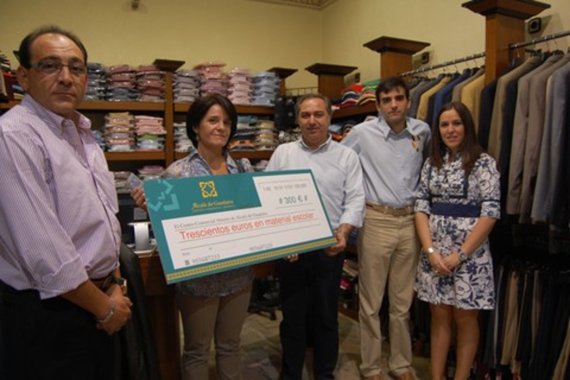 EL CCA ENTREGA 300 EUROS DE REGALO DE LA CAMPAÑA ESCOLAR