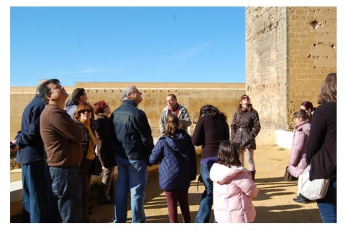MEDIO CENTENAR DE PERSONAS HAN PARTICIPADO EN LAS VISITAS GUIADAS AL CASTILLO ALMOHADE DE ALCALÁ, QUE ABRE SUS PUERTAS DE FORMA PERMANENTE