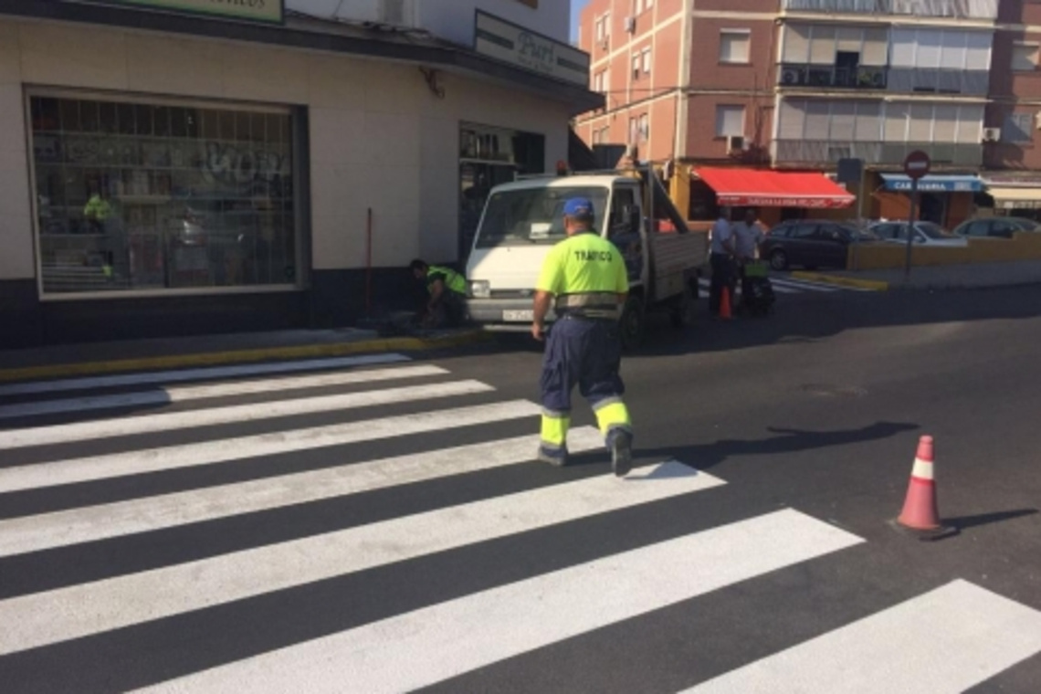 EL AYUNTAMIENTO HA REPASADO LA SEÑALIZACIÓN HORIZONTAL EN CASI UN CENTENAR DE CALLES EN LOS ÚLTIMOS MESES